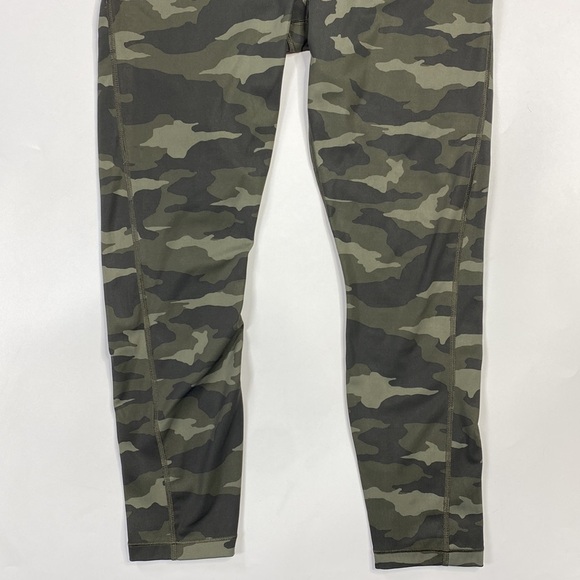 Athleta Ultimate 7/8 Camo Tights Leggings With Thigh Pockets Size Medium - Picture 3 of 13